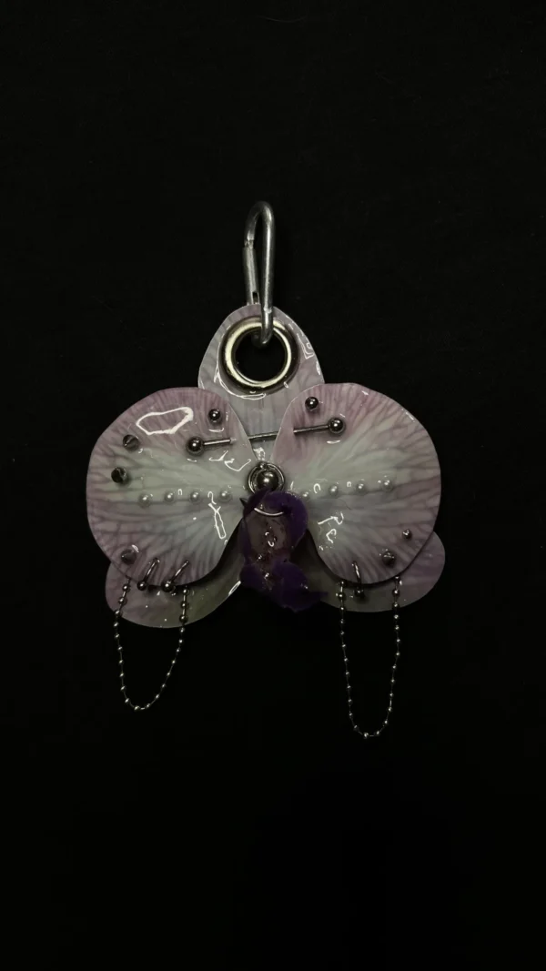 Pierced orchid keychain (lilac)