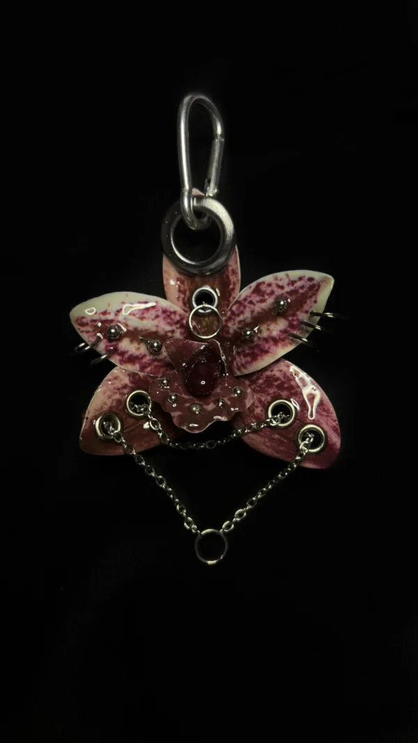 Pierced orchid keychain Morgana