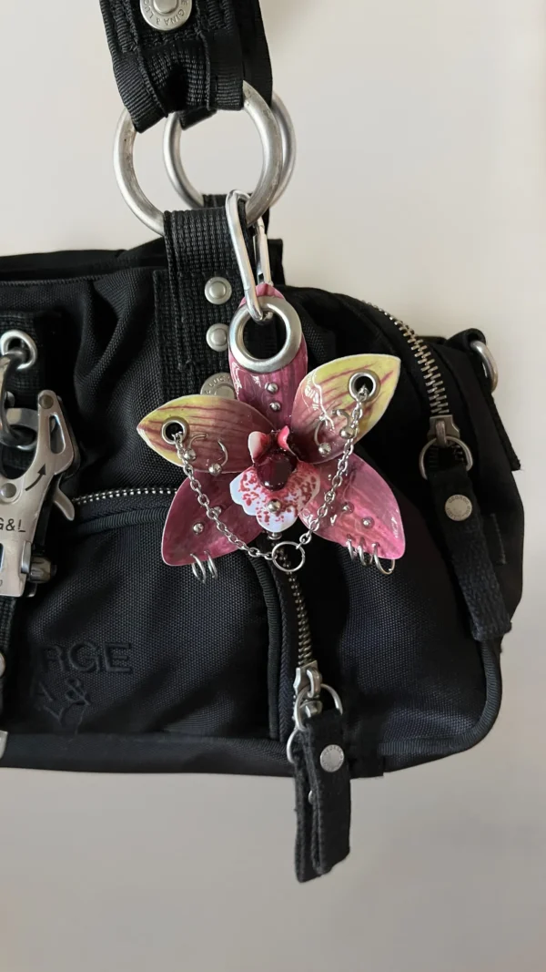 Pierced orchid keychain Remnant - Image 2