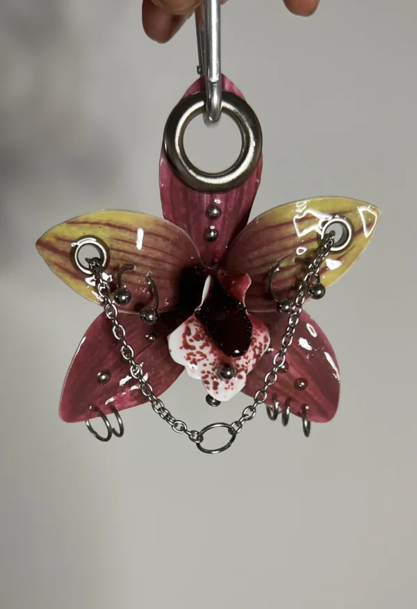 Pierced orchid keychain Remnant - Image 3