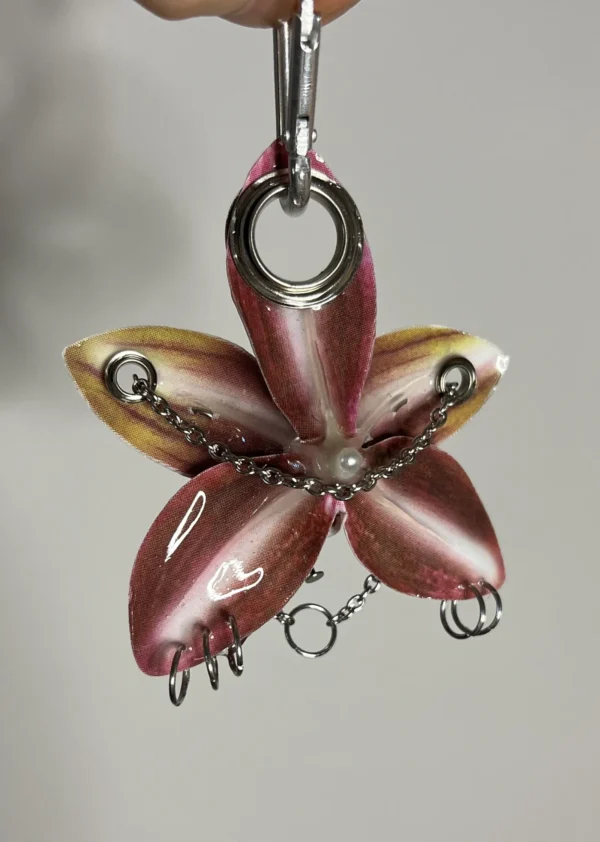 Pierced orchid keychain Remnant - Image 4