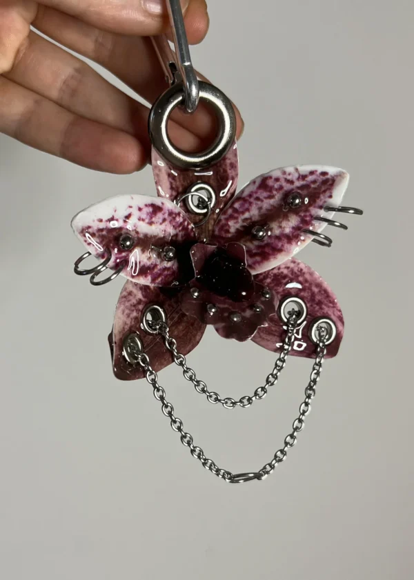 Pierced orchid keychain Morgana - Image 3