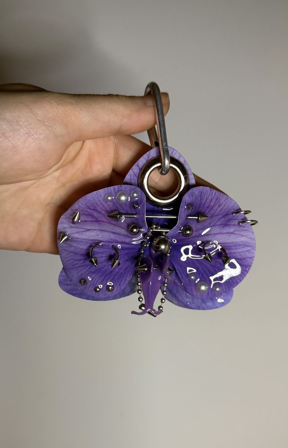 Violet armor - pierced orchid keychain - 1616Mode