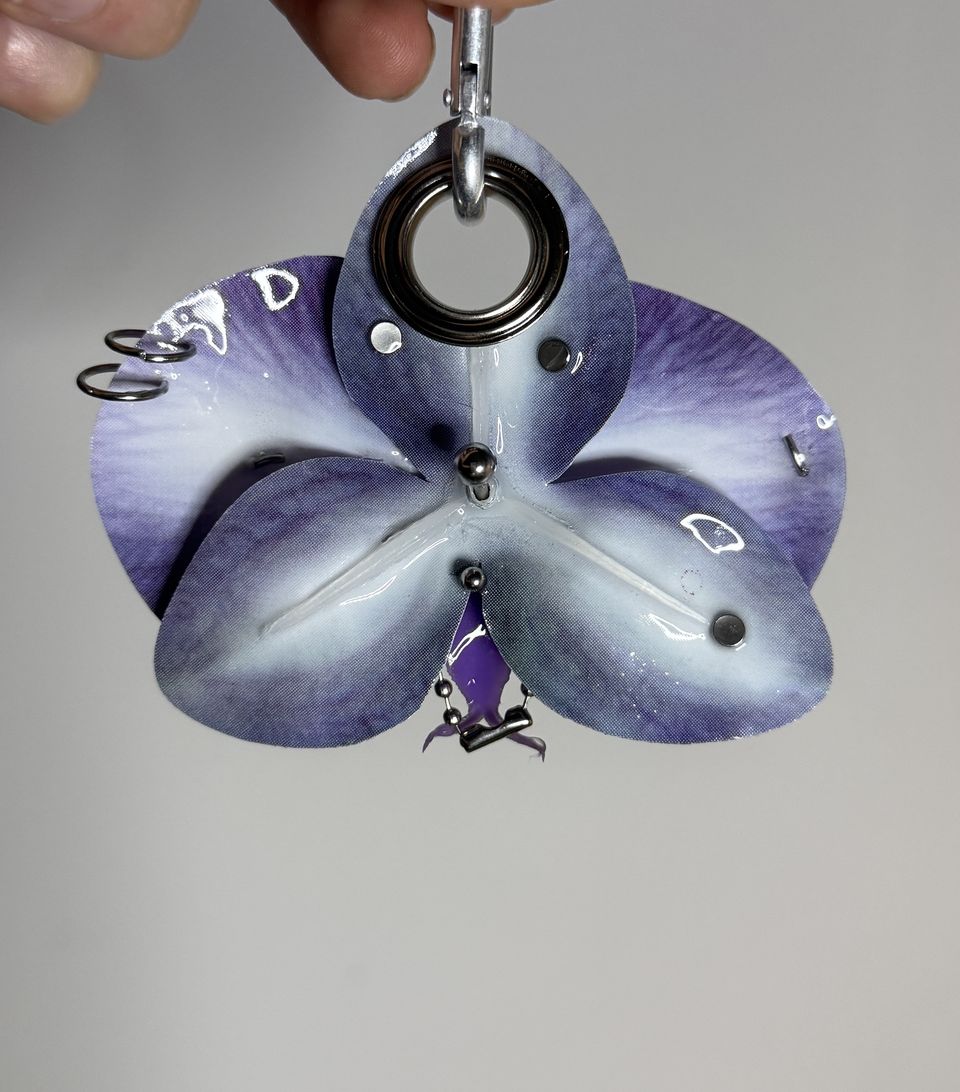 Violet armor - pierced orchid keychain - 1616Mode