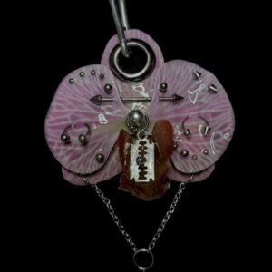 Pierced orchid keychain - Soft Gothic
