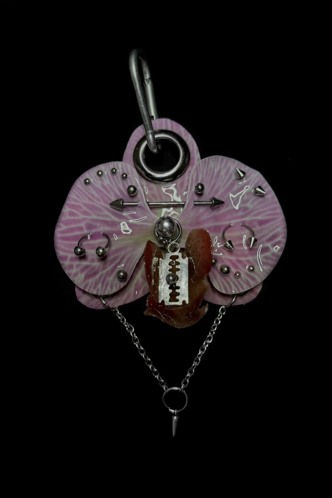 Pierced orchid keychain - Soft Gothic - 1616Mode