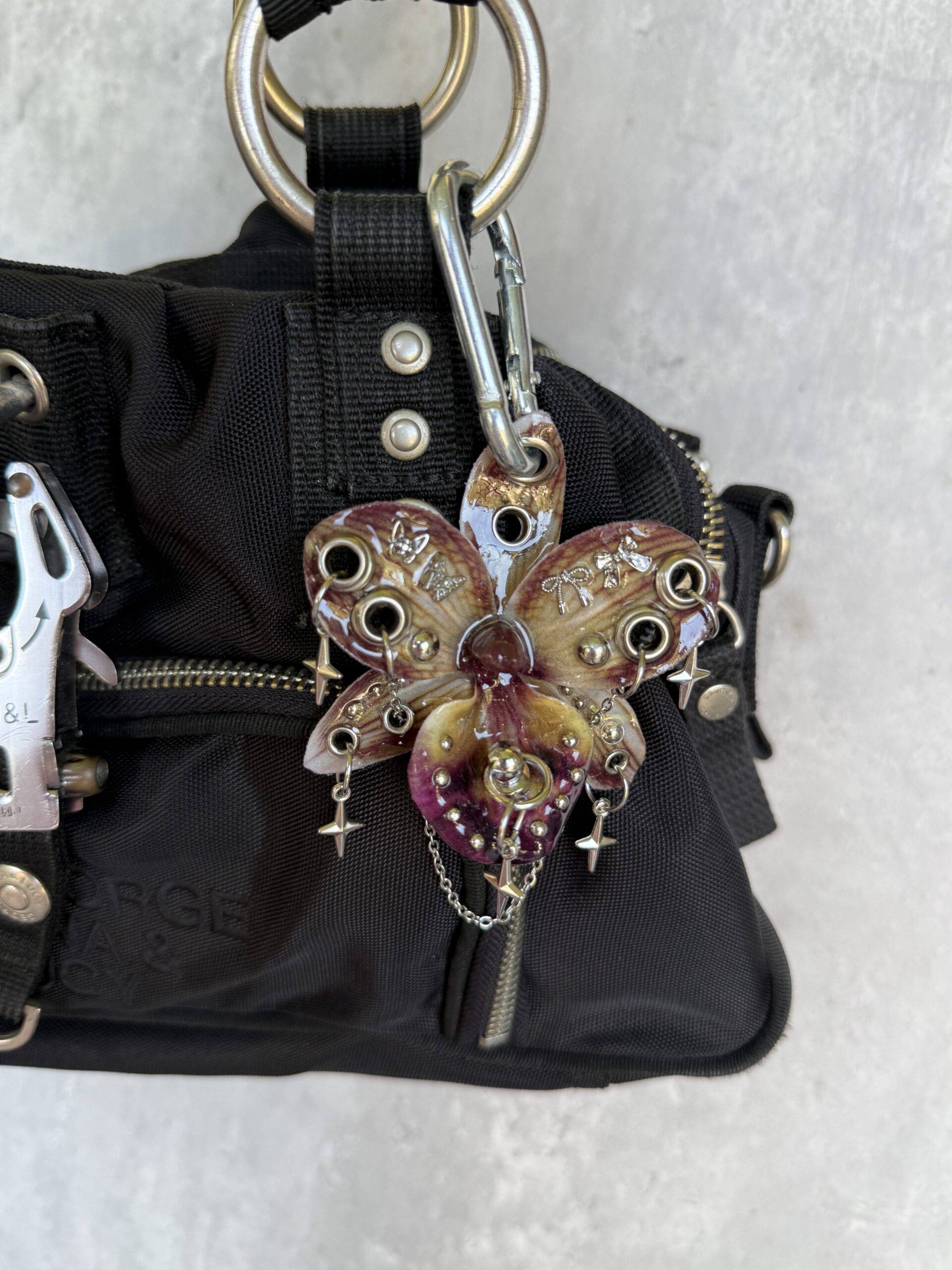 Grunge Fairycore Clip • Burgundy and Gold • Pierced Resin Orchid with Butterflies Bows and Spikes Trinket • Whimsigoth Y2K - Image 2